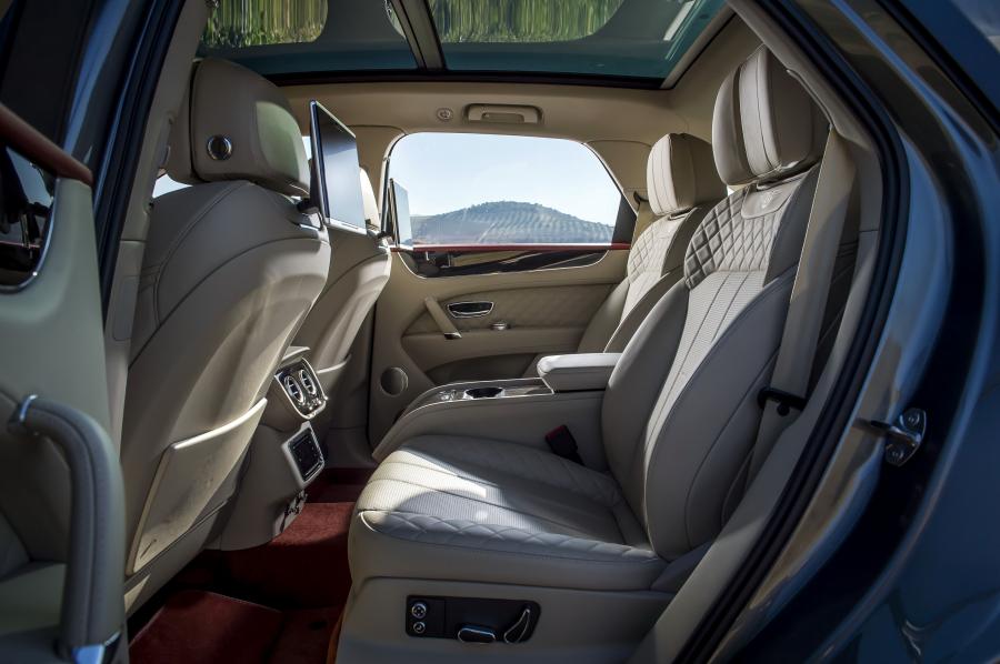 Интерьер Bentley Bentayga 2016 года  (WW) (фото 21 из 45)